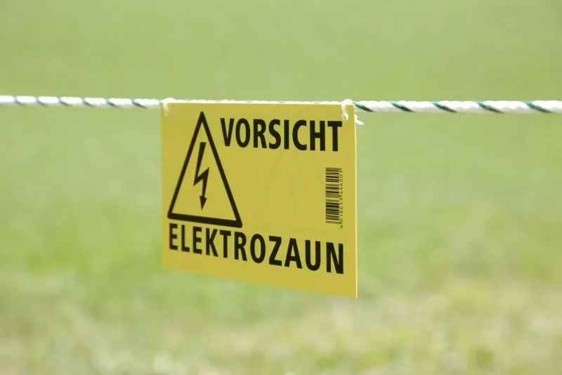 Warnschild "Vorsicht Elektrozaun"